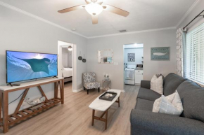Beach Escape! Beautiful 2/2 Cottage!